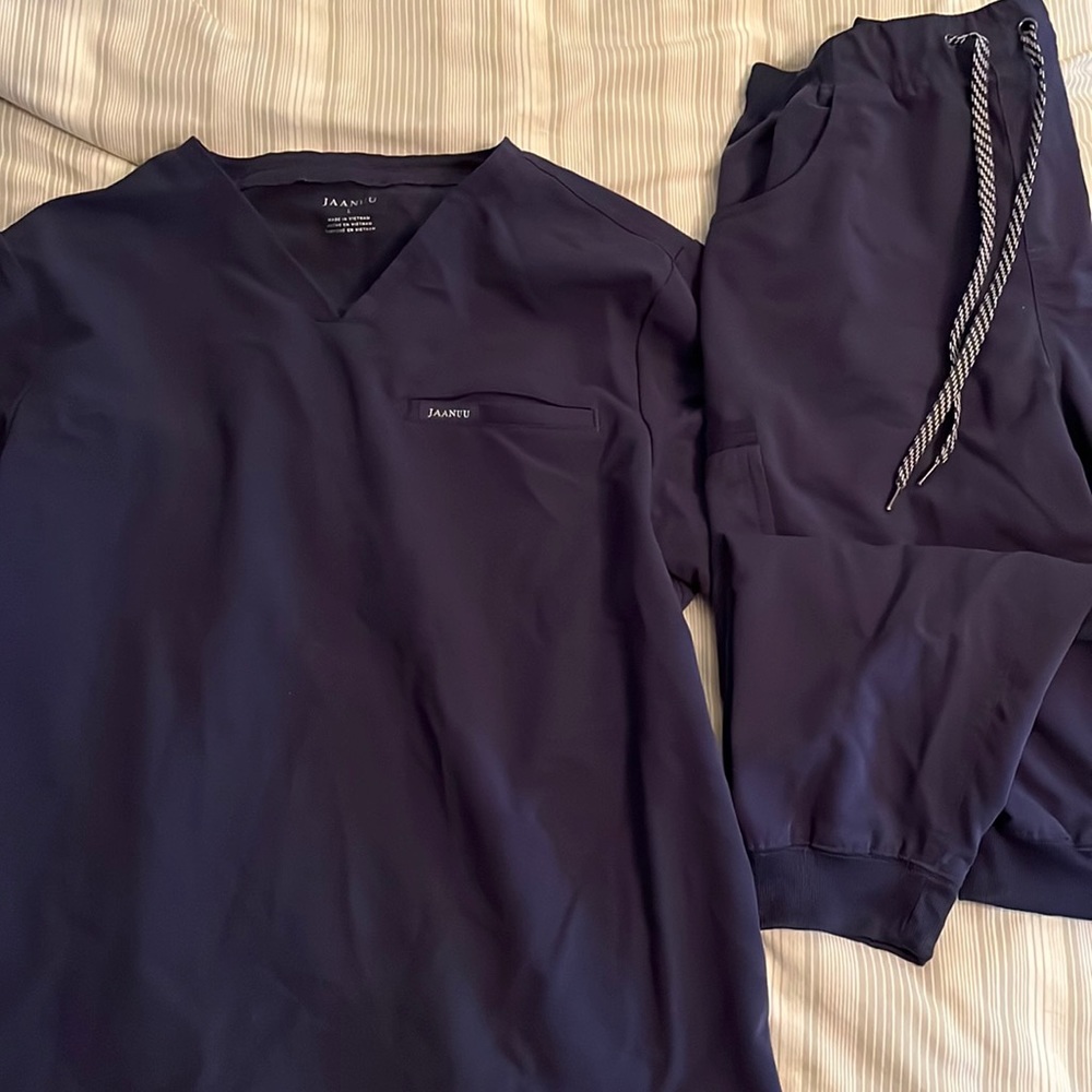 COPY - Jaanuu men scrubs large set top(L) & bottom(L-S)